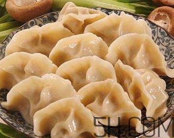 冰冻水饺怎么煮是冷水下锅还是热水,怎样煮冻水饺 冰冻水饺怎么煮是冷水下锅还是热水,怎样煮冻水饺