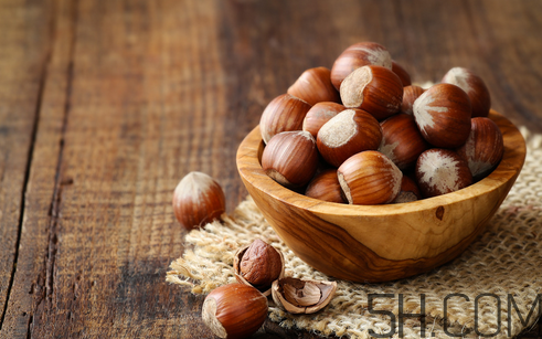 没有开口的榛子怎么剥壳,生榛子怎么剥皮