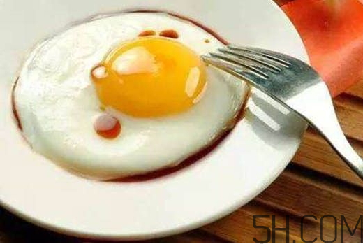 荷包蛋可以放白糖吗,荷包蛋可以放白糖吗 荷包蛋可以放冰糖吗