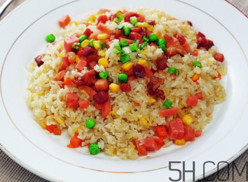 做蛋炒饭的步骤,怎么做蛋炒饭?