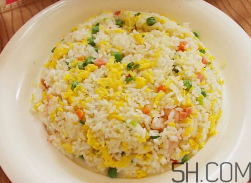 蛋炒饭怎么炒的一粒粒金黄,黄金蛋炒饭的做法