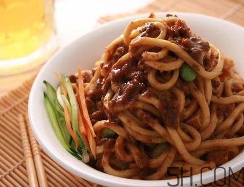 炸酱面可以用挂面做吗,炸酱面用手擀面还是挂面 炸酱面可以用挂面做吗,炸酱面用手擀面还是挂面