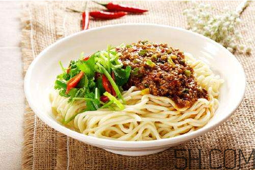 炸酱面可以用豆瓣酱吗?,炸酱面能用豆瓣酱吗 炸酱面可以用豆瓣酱吗?,炸酱面能用豆瓣酱吗