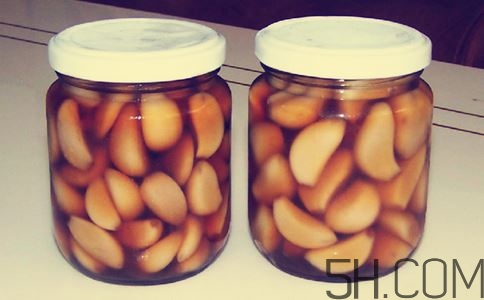 大蒜泡酒的制作方法,大蒜泡酒的制作方法和功效