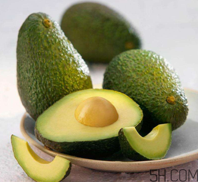 牛油果可以用热水榨汁吗,牛油果如何榨汁