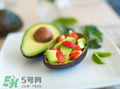 牛油果硬的能吃吗,牛油果吃起来有点硬能吃吗