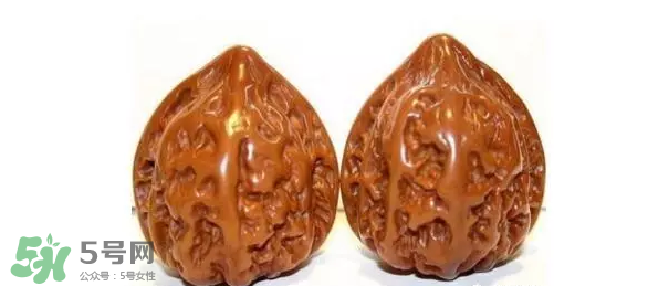 核桃裂缝怎么修补,核桃裂了怎么补救,裂痕较重