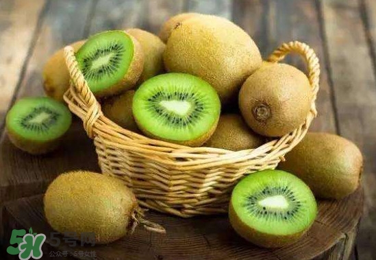 吃猕猴桃有什么好处和功效,猕猴桃对人身体有什么好处