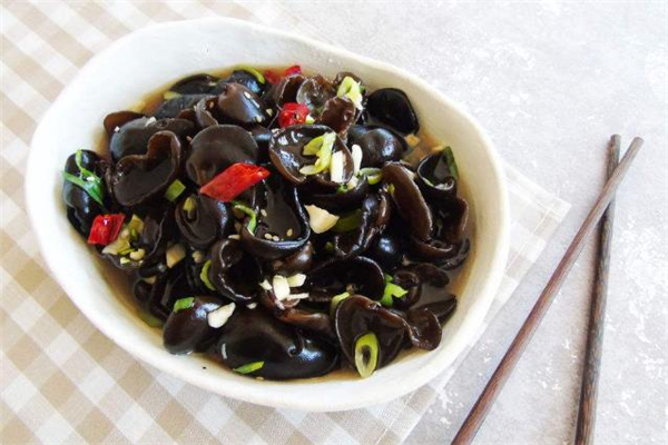 白水煮木耳多长时间,怎样煮白木耳才会软烂