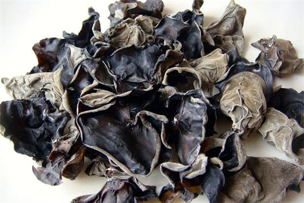 木耳腌制好了可以吃几天,腌的木耳可以放几天