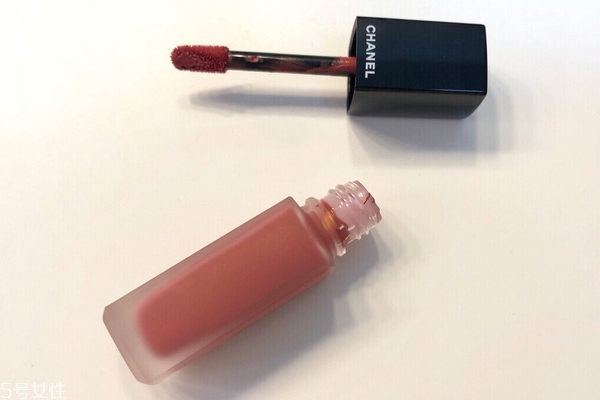 香奈儿唇釉196是什么颜色,香奈儿唇釉196怎么知道还有多少 香奈儿唇釉196是什么颜色,香奈儿唇釉196怎么知道还有多少