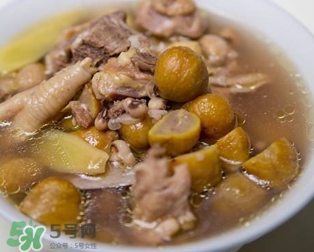 板栗煲鸡汤的做法材料,板栗鸡煲汤怎么搭配材料 板栗煲鸡汤的做法材料,板栗鸡煲汤怎么搭配材料