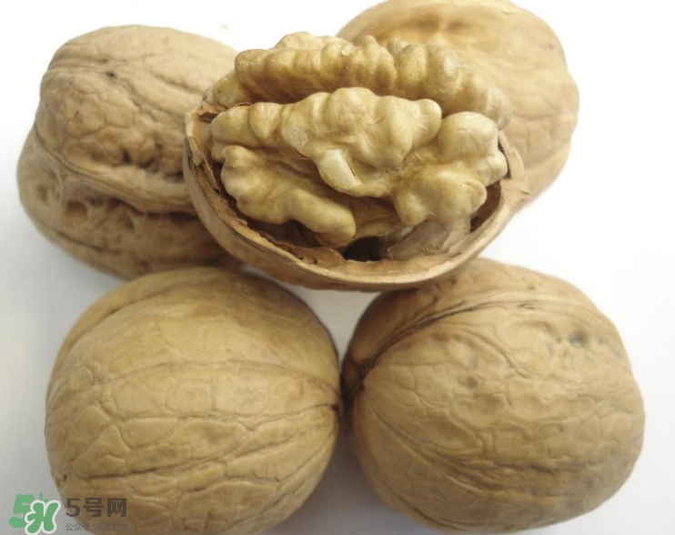每天什么时间吃核桃最好,吃核桃的最佳时间是几点钟