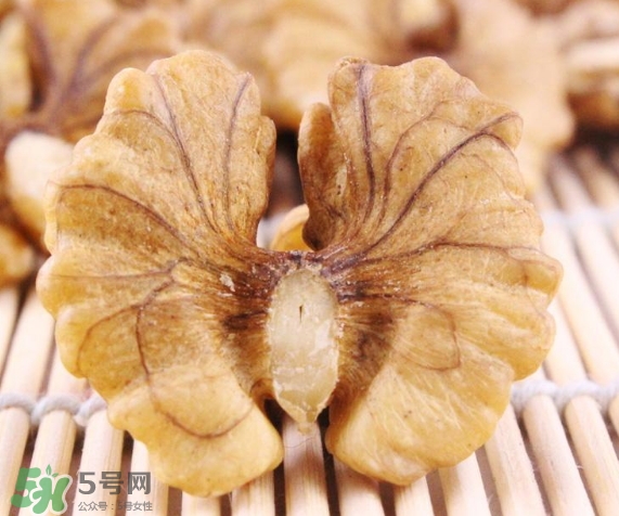 青皮核桃怎么挑选才是好的,青核桃皮有什么用 青皮核桃怎么挑选才是好的,青核桃皮有什么用