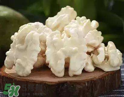 新鲜核桃要剥皮吗,核桃要剥皮吃吗