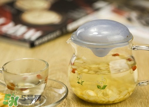 秋燥喝什么茶比较好,秋喝什么茶对身体好 秋燥喝什么茶比较好,秋喝什么茶对身体好