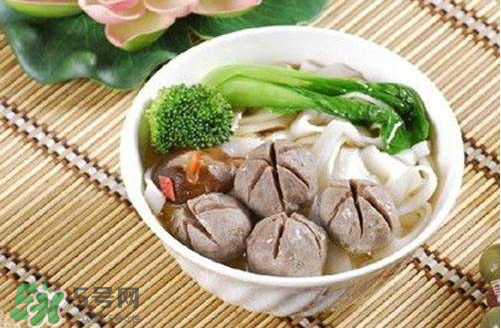 牛肉丸子汤的做法配料,煮牛肉丸汤要加什么料