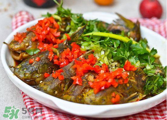 如何做鱼汤又白又香呢,鲫鱼汤怎样做 如何做鱼汤又白又香呢,鲫鱼汤怎样做