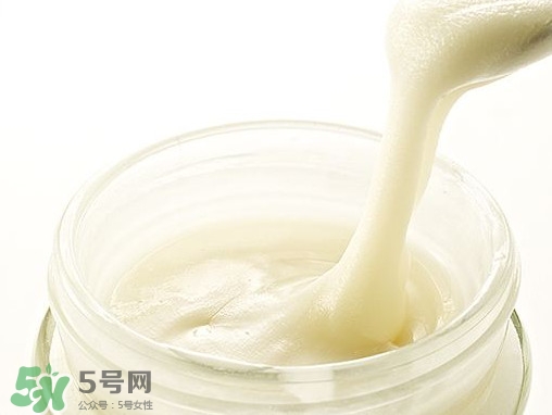 椴树蜂蜜是白色的好还是黄的好,纯正的椴树蜂蜜是什么样的?