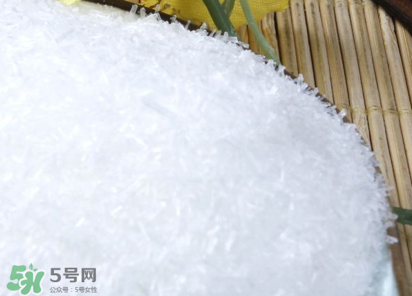 炒菜用鸡精好还是味精好,鸡精和味精的区别 炒菜用鸡精好还是味精好,鸡精和味精的区别