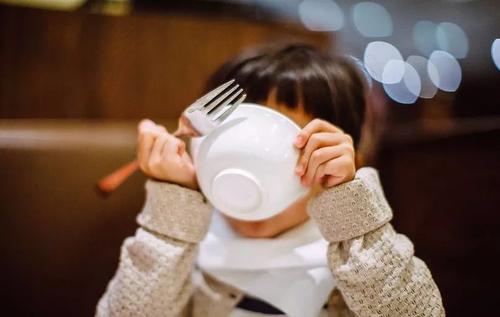 怎样避免洗牙出现的危害(洗牙对牙齿的危害)