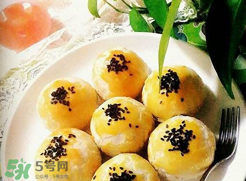 蛋黄酥用什么面粉比较好,做蛋糕用的是什么面粉 蛋黄酥用什么面粉比较好,做蛋糕用的是什么面粉