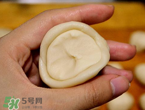 蛋黄酥擀破皮怎么办,蛋挞皮里的黄油破了怎么办