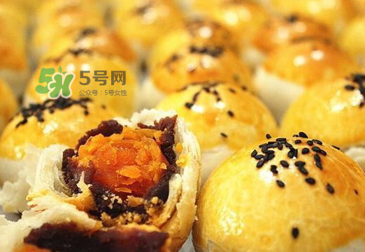 蛋黄酥爆开什么原因,蛋黄酥为什么会开裂