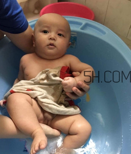 正确的宝宝洗澡九步骤(婴儿洗澡的正确步骤) 正确的宝宝洗澡九步骤(婴儿洗澡的正确步骤)