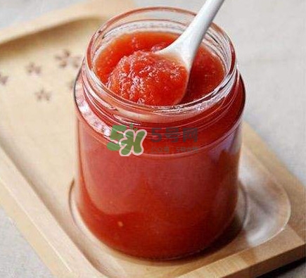 衣服上弄上番茄酱怎么洗掉,番茄酱在衣服上怎么去除 衣服上弄上番茄酱怎么洗掉,番茄酱在衣服上怎么去除