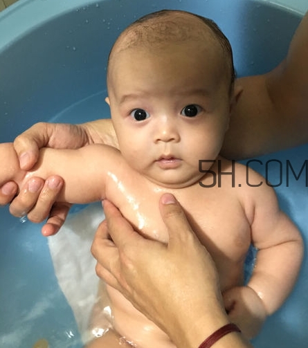 吃梨子拉肚子的原因(吃梨子拉肚子什么原因)