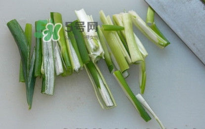 切葱丝,大葱怎么切丝