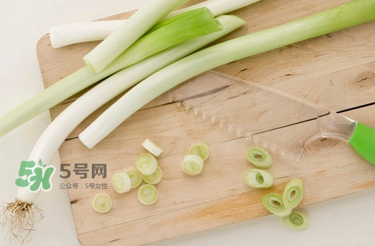 大葱是酸性还是碱性食物,大葱是酸性还是碱性的 大葱是酸性还是碱性食物,大葱是酸性还是碱性的