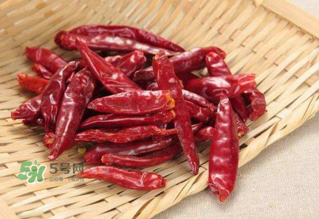 干辣椒怎么炸又香又脆又有盐味,干辣椒怎么炸又香又脆视频