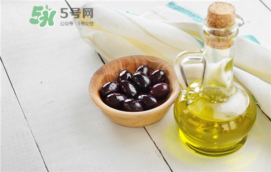 脸上可以擦橄榄油吗,有什么用,油性皮肤可以用橄榄油护肤吗