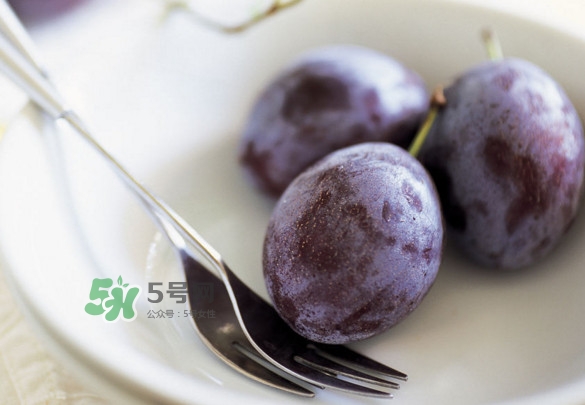 西梅怎么挑选,西梅怎么挑选好吃