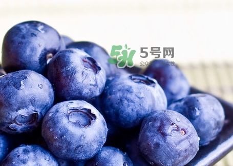 蓝莓上的白霜要洗掉吗,蓝莓上面的白霜