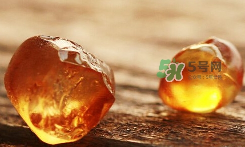 桃胶什么样的品质好,桃胶颜色浅的好还是深的好