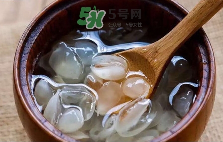 皂角米泡发的水倒掉吗,泡皂角米的水能要吗