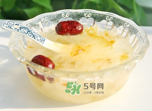 燕窝跟银耳能一起炖吗,燕窝和银耳的好处一样吗 燕窝跟银耳能一起炖吗,燕窝和银耳的好处一样吗