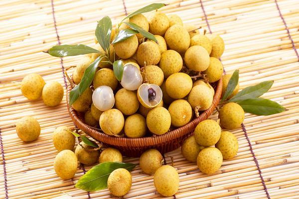 龙眼放冰箱好还是外面好(龙眼放冰箱好还是常温好)