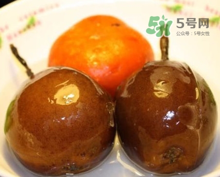 冻梨要在冰箱冻多久才会变颜色,冻梨要在冰箱冻多久功效 冻梨要在冰箱冻多久才会变颜色,冻梨要在冰箱冻多久功效