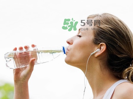 瓶装苏打水可以加热吗,苏打水可以加热吗?