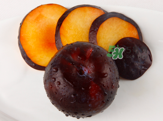 黑布林可以和牛奶一起吃吗,黑布林不能和什么一起吃 黑布林可以和牛奶一起吃吗,黑布林不能和什么一起吃