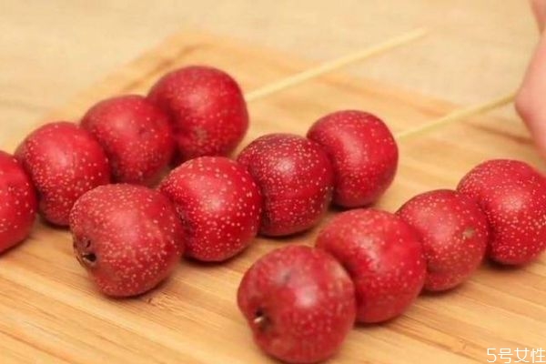 吃冰糖葫芦要注意什么呢(吃冰糖葫芦不能吃什么)