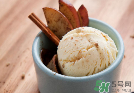 冰淇淋里为什么要加蛋黄,冰淇淋加蛋黄和不加蛋黄的区别