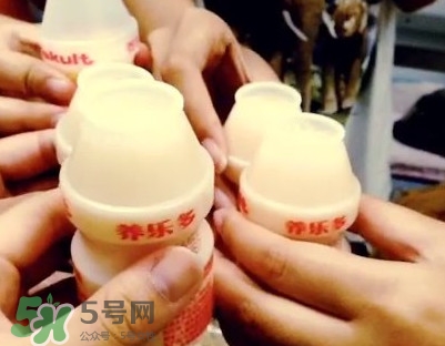 养乐多什么时候喝最好可以治便秘,养乐多什么时候喝最好 孩子能喝吗