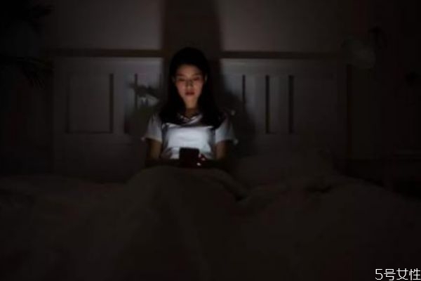 几点睡觉就算熬夜了呢(几点以后睡觉算是熬夜)