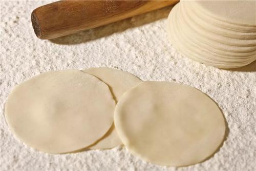 饺子皮加生粉还是淀粉,饺子皮用放酵母粉吗 饺子皮加生粉还是淀粉,饺子皮用放酵母粉吗