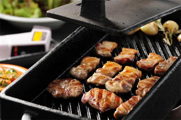 开一个脆皮烤五花肉店赚钱吗,烤脆皮五花肉的做法